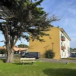 Familial Proche Des Plages